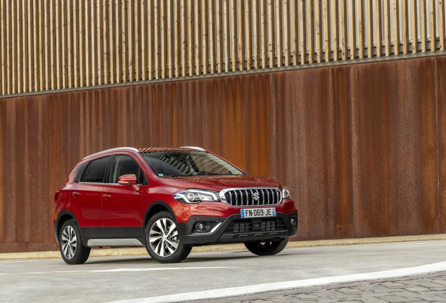  Suzuki SX4 S-Cross Hybrid 2020 года  (WW) (фото 1 из 40)